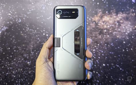 華碩 Rog Phone 6d 系列採用聯發科旗艦處理器，ultimate 版內建直通內部的進氣口