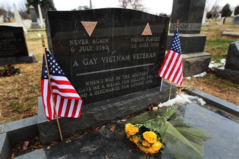 A história por trás da lápide do Veterano Gay do Vietnã