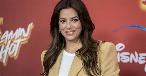 PHOTO Eva Longoria canon en bikini blanc elle dévoile son ventre musclé