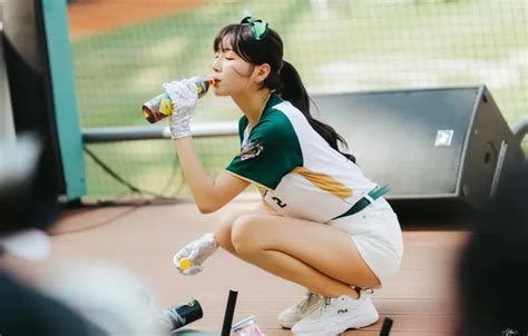 Обои girl brunette asian cute на телефон и рабочий стол раздел девушки разрешение x