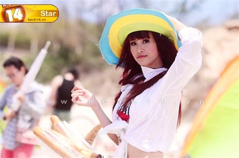 Ng Nhi Di N Bikini Khoe Eo Thon