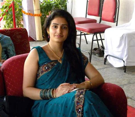 Hot Bhabis And Girls North Indian HoT Aunties