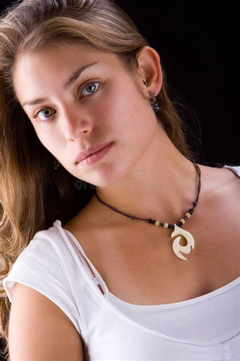 Muchacha Latina Hermosa Foto De Archivo Imagen De Mirada