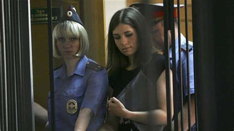 Russian Mafia Boss Caught Having Sex With Lawyer In Prison