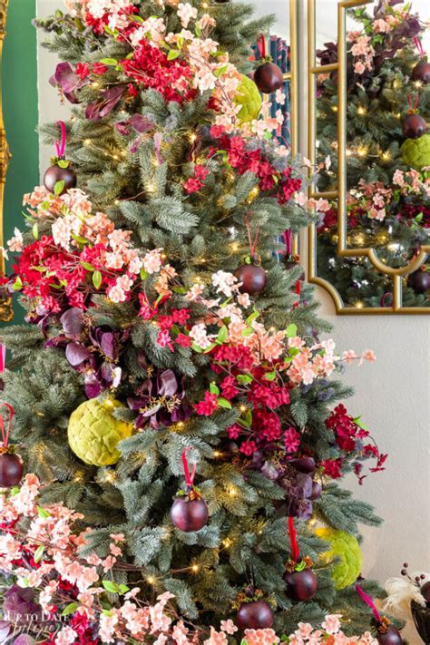 How To Decorate A Stunning Christmas Tree With Flowers