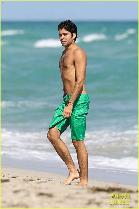 Entourages Adrian Grenier Shirtless Miami Beach Day Photo 3005779