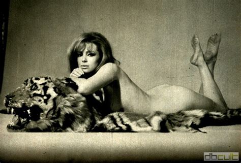 Naked Margaret Lee Added 08 25 2017 By DragonRex