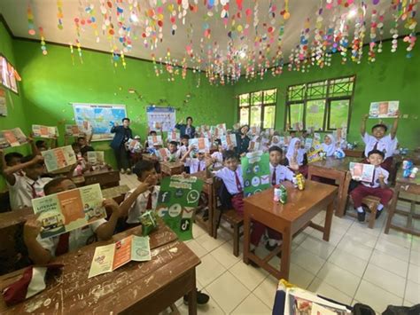 Wujudkan Generasi Muda Moderen Mahasiswa KKN UNDIP Kenalkan Literasi