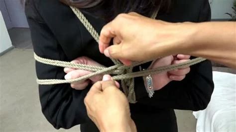 Watch 为保住工作把老婆当成礼物 Chinese Hogtied Asian Porn SpankBang