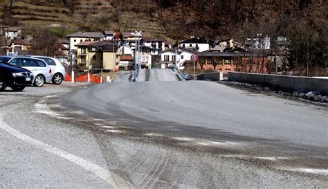 Camion Perde Gasolio Unauto Slitta E Si Schianta Valsassinanews Il