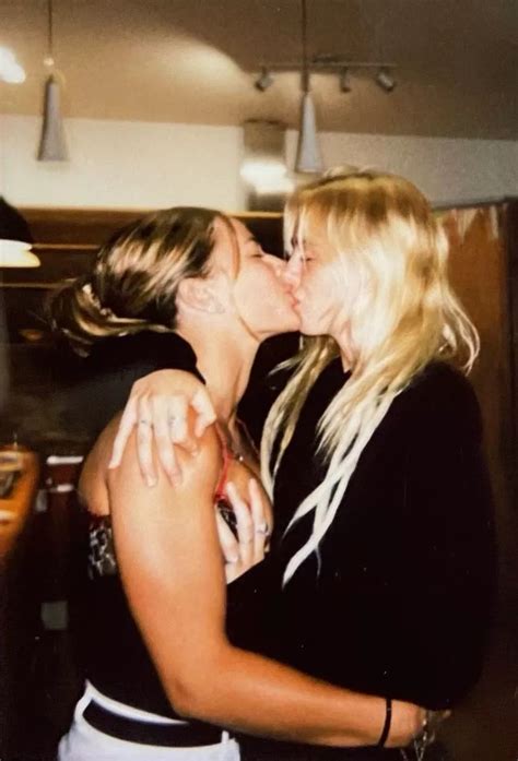 Kissing Nudes Girlskissing NUDE PICS ORG