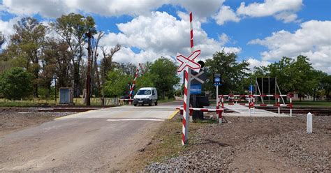 CRÓNICA FERROVIARIA Obras de pasos a nivel terminados en los tramos