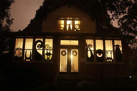 Halloween Window Decorations Ideas to Spook up Your Neighbors