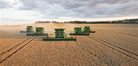 Image Gallery: 20 Inspiring John Deere Combine Photos