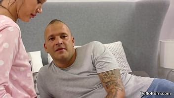 Gatito Ferviente Estira Chocho Estrecho Y Pierde La Virginidad Xvideos