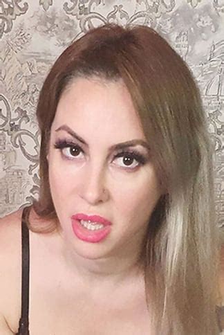 Rent A Trois Leya Desantis Britney Kelly VR Porn Video VRPorn