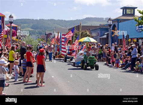 4th Of July Parade In Seaside Oregon Stock Photo Alamy