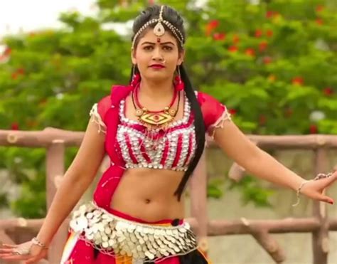 Hot Sexy Gori Nagori Bikini Pics