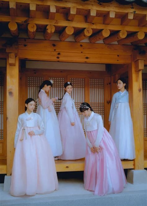 What Netizens Say About Newjeans Hanbok Individual And Group Photos