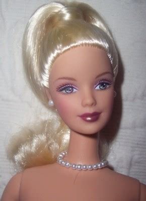 Nude Timeless Silhouette Blond Barbie Green Eyes