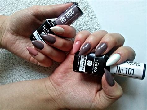 Jesienny Manicure Hybrydowy W Kolorach Nude Od Larosa