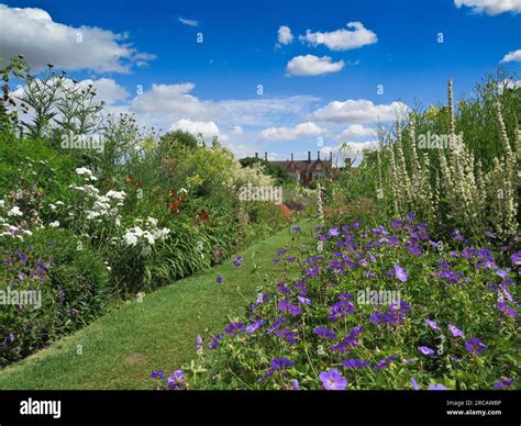 Helmingham Hall Gardens Stock Photo - Alamy