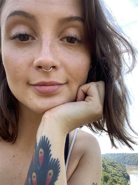 Topping up my freckles before summer ends : r/FreckledGirls