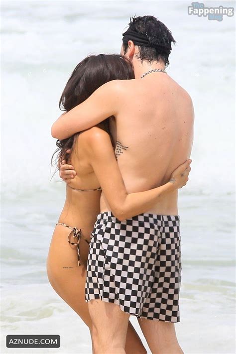 Jesse Jo Stark Sexy Seen With Yungblud Showing Off Her Slim Body Wearing A Hot Bikini At The