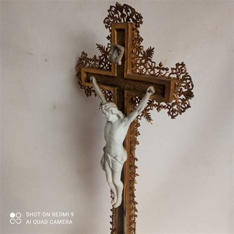 Superbe crucifix doré à la feuille d or d Epoque Napoléon III fin