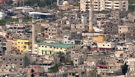 الأونروا تعلق خدماتها في مخيم عين الحلوة جنوبي لبنان احتجاجا على انتهاك