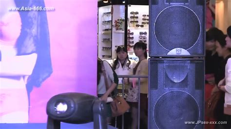 Chinese Model In Sexy Lingerie Show