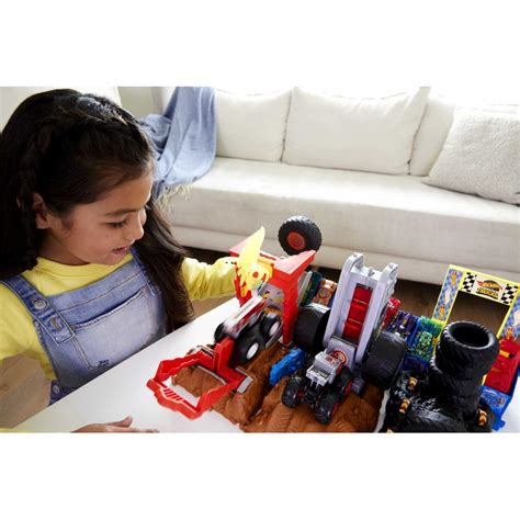 Hot Wheels Monster Trucks Arena Smashers 5 Alarm Crash Challenge Playset