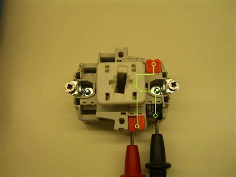 Unterschied Schalter, Taster - Elektricks.com