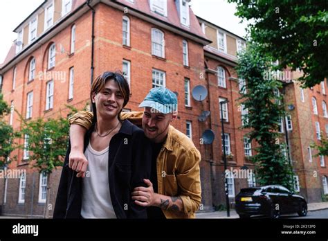 Jeune Homme Gay Font L Amour Banque De Photographies Et Dimages Haute R Solution Alamy