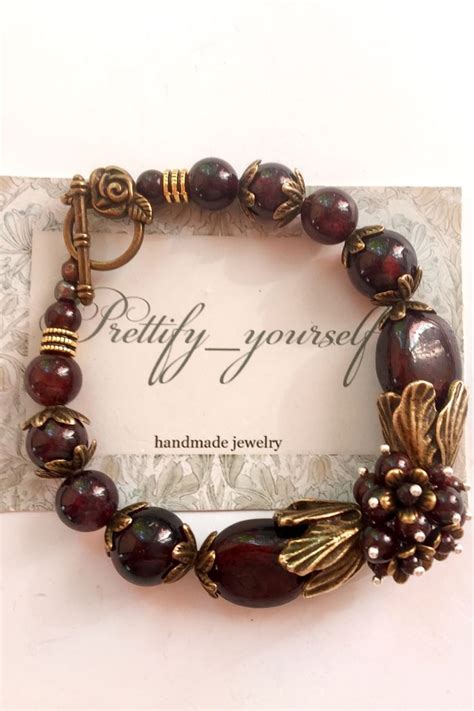 Купить или заказать винтажный браслет из гранатов | Handmade jewelry ...