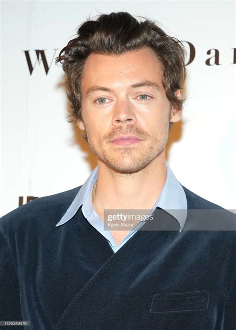 Olivia Wilde Updates On Twitter Harry Styles Jack On The Red Carpet