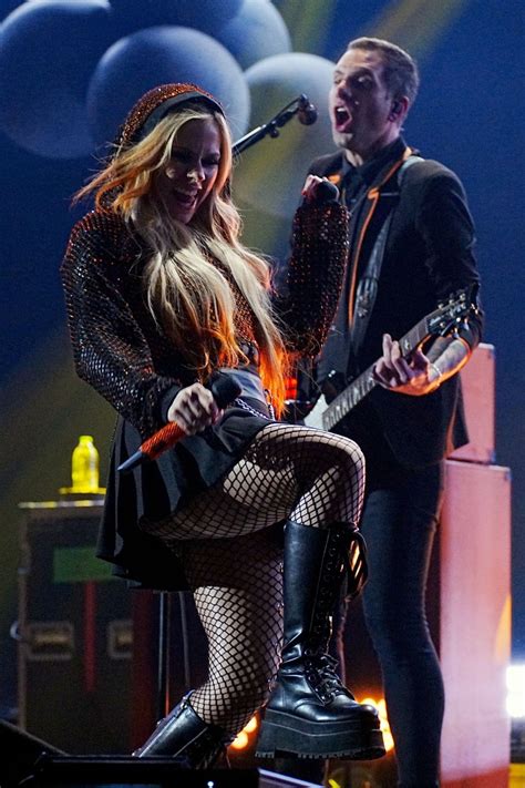 Avril Lavigne Sexy On Stage Hot Celebs Home