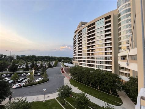 incredible reasons  book disneys bay lake tower magic guideboks