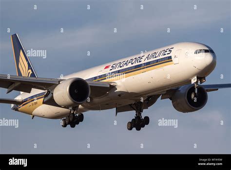 Singapore Airlines Boeing Er Airliner V Swr On