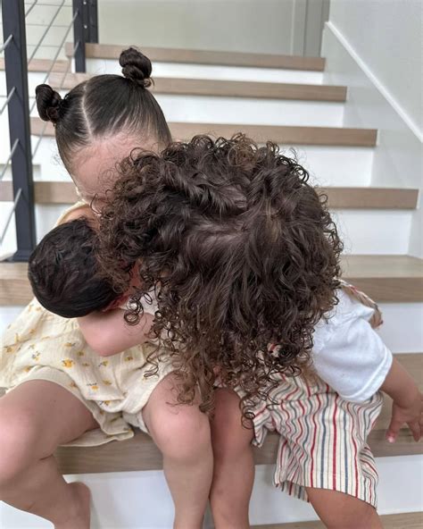 Is Nara Smith the domestic goddess of Gen Z? The 22-year-old model had