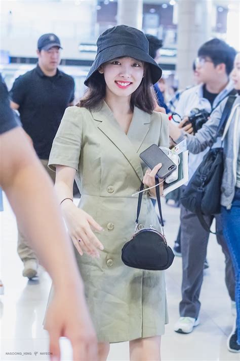 Nayeon airport fashion 💕 : r/twice