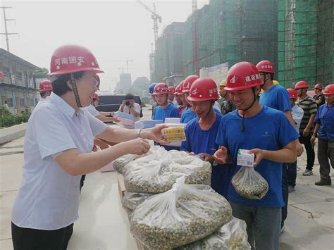 集团公司开展“防暑降温、送清凉、保安全”活动集团要闻河南国安建设集团有限公司