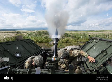 120mm mortar hi-res stock photography and images - Alamy