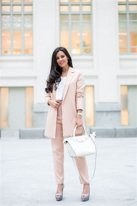Traje De Chaqueta Nude Sin Categor A Cr Menes De La Moda