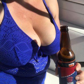 Round Lady Fucked In Juicy Pussy