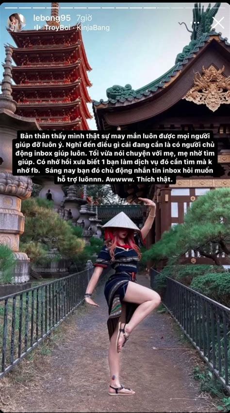 Đi chùa diện đầm xẻ tà cao đến mông tạo dáng phản cảm hot girl bị CĐM góp ý