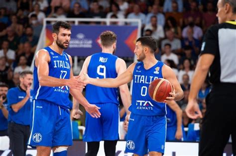 Basketball Signed by the Italy National Team - CharityStars