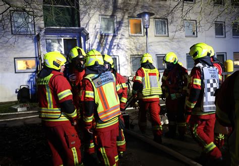 Salzgitter Feuer In Mehrfamilienhaus Viele Menschen In Gefahr