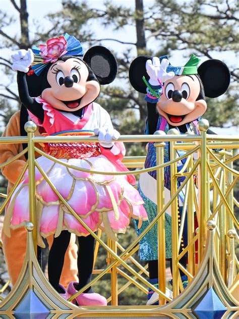 “ディズニー夏祭り”コスチュームで登場！東京ディズニーランド「ミニー＆フレンズのグリーティングパレード：トータリー・ミニーマウス」テーマ「情熱