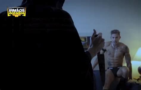 Produtora pornô gay entra no clima de Halloween e lança paródia Todo Mundo em PaniCu Pheeno